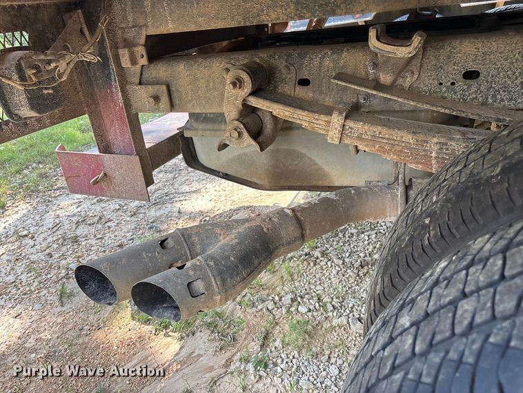 image for item FG0511 2011 Ford F350 Super Duty Crew Cab flatbed pickup truck
