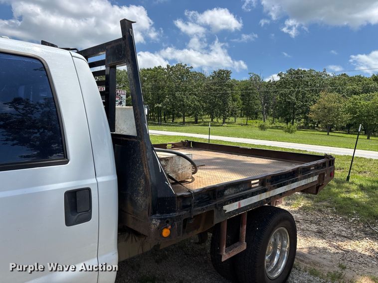 image for item FG0511 2011 Ford F350 Super Duty Crew Cab flatbed pickup truck
