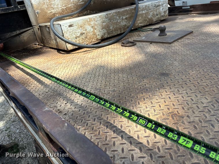 image for item FG0511 2011 Ford F350 Super Duty Crew Cab flatbed pickup truck