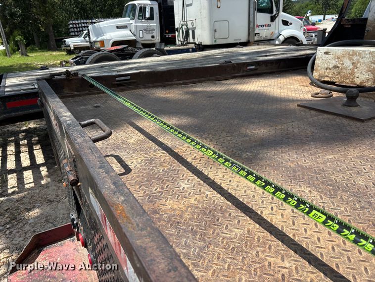 image for item FG0511 2011 Ford F350 Super Duty Crew Cab flatbed pickup truck