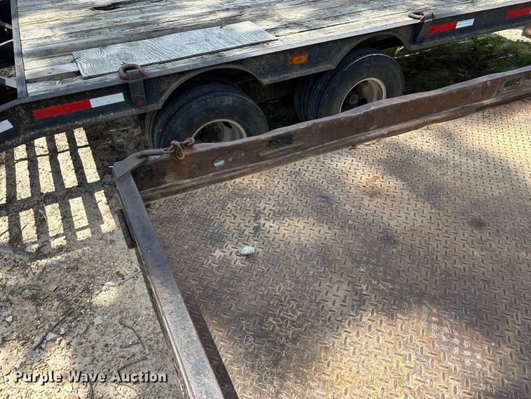 image for item FG0511 2011 Ford F350 Super Duty Crew Cab flatbed pickup truck