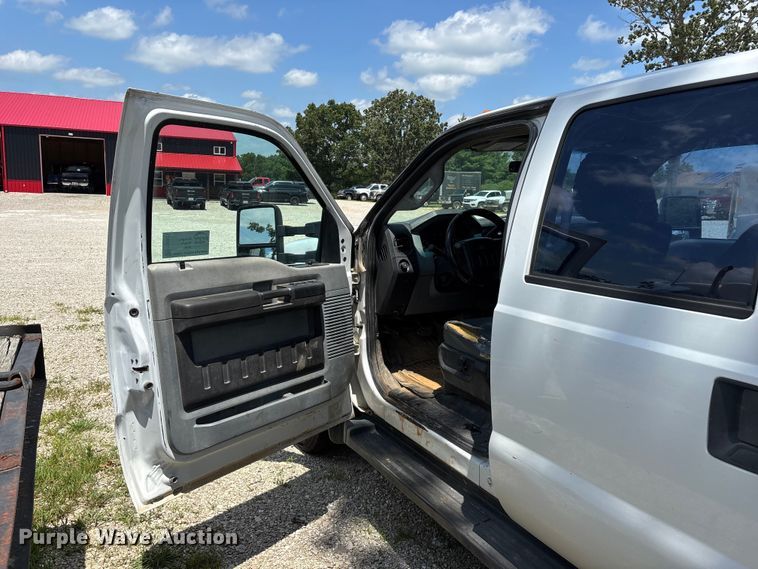 image for item FG0511 2011 Ford F350 Super Duty Crew Cab flatbed pickup truck