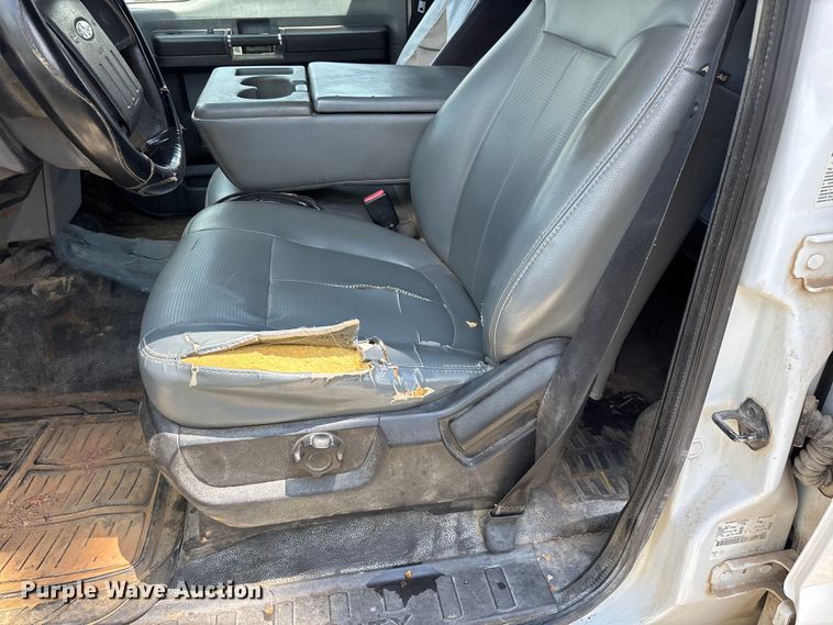 image for item FG0511 2011 Ford F350 Super Duty Crew Cab flatbed pickup truck