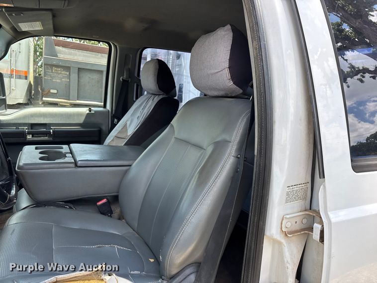 image for item FG0511 2011 Ford F350 Super Duty Crew Cab flatbed pickup truck