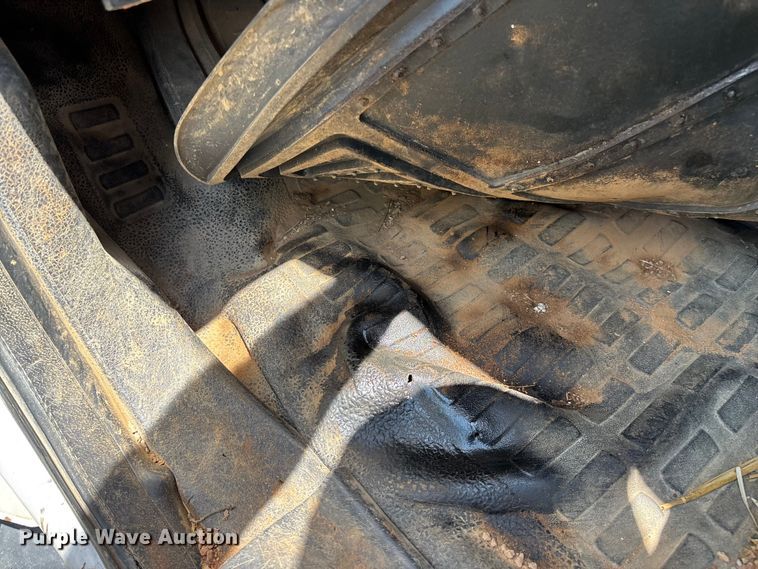 image for item FG0511 2011 Ford F350 Super Duty Crew Cab flatbed pickup truck