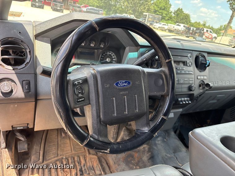 image for item FG0511 2011 Ford F350 Super Duty Crew Cab flatbed pickup truck