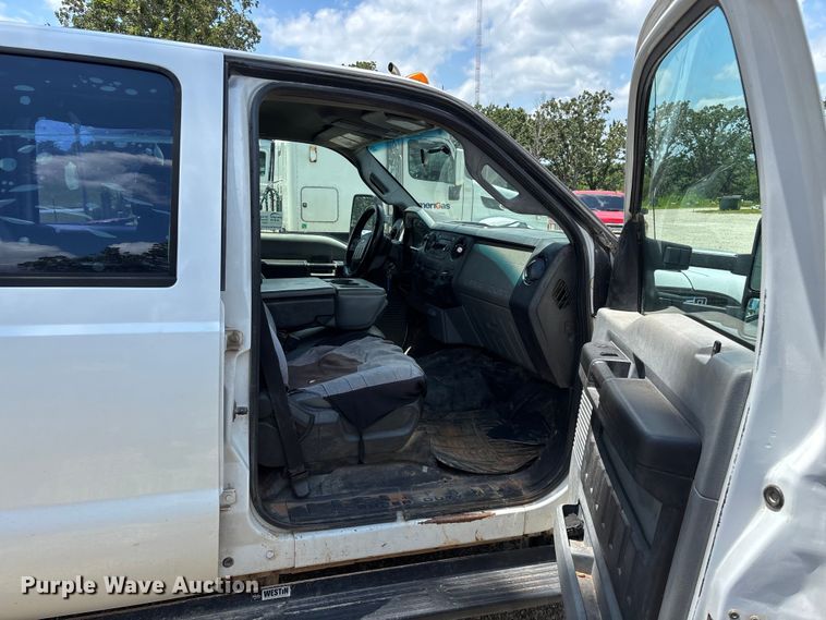 image for item FG0511 2011 Ford F350 Super Duty Crew Cab flatbed pickup truck
