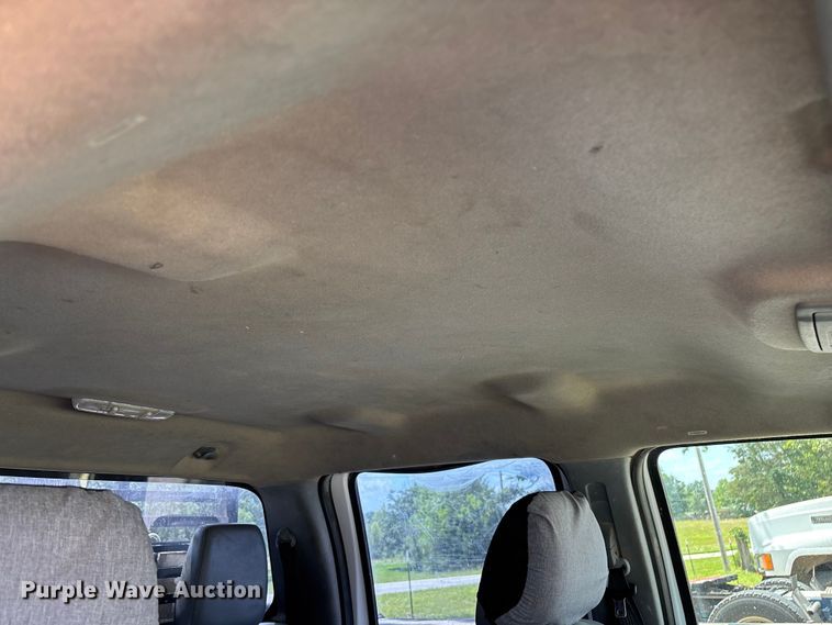 image for item FG0511 2011 Ford F350 Super Duty Crew Cab flatbed pickup truck
