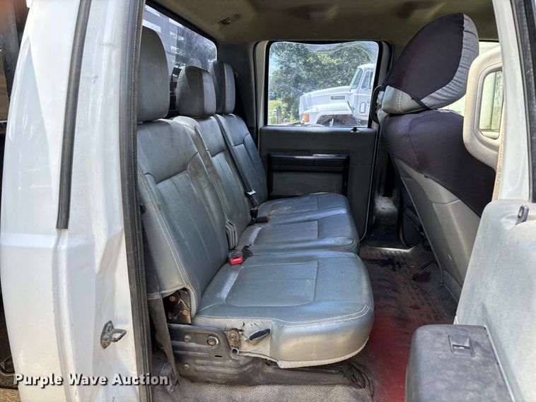 image for item FG0511 2011 Ford F350 Super Duty Crew Cab flatbed pickup truck