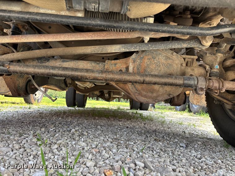 image for item FG0511 2011 Ford F350 Super Duty Crew Cab flatbed pickup truck