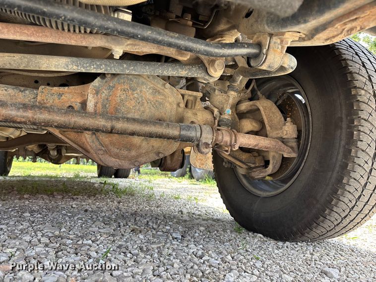 image for item FG0511 2011 Ford F350 Super Duty Crew Cab flatbed pickup truck