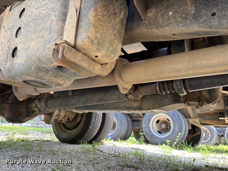 image for item FG0511 2011 Ford F350 Super Duty Crew Cab flatbed pickup truck