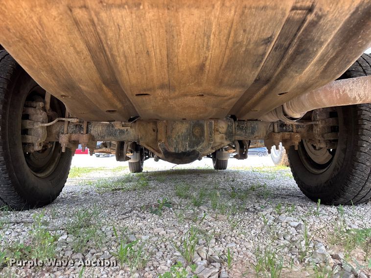 image for item FG0511 2011 Ford F350 Super Duty Crew Cab flatbed pickup truck