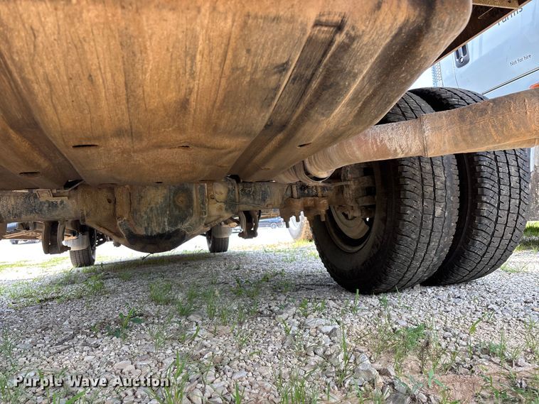 image for item FG0511 2011 Ford F350 Super Duty Crew Cab flatbed pickup truck