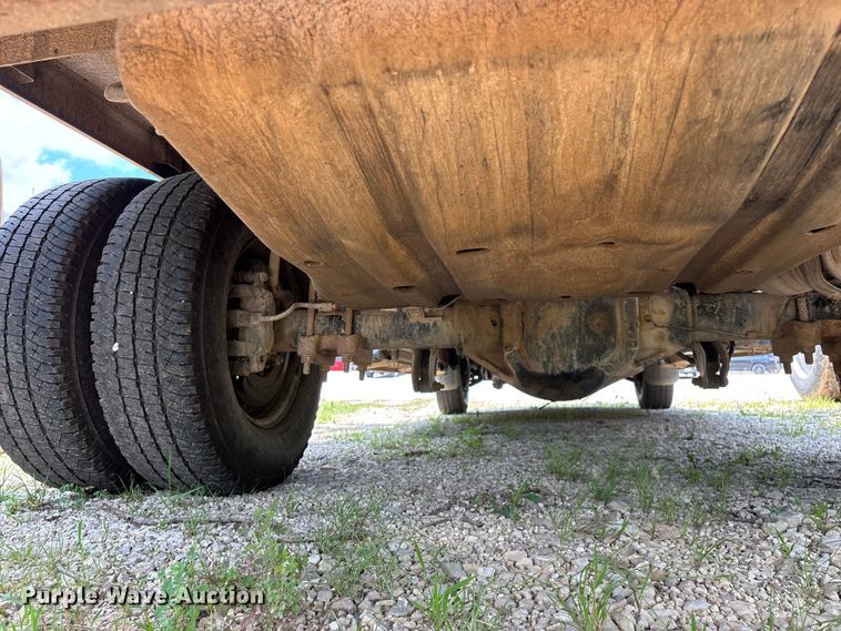 image for item FG0511 2011 Ford F350 Super Duty Crew Cab flatbed pickup truck