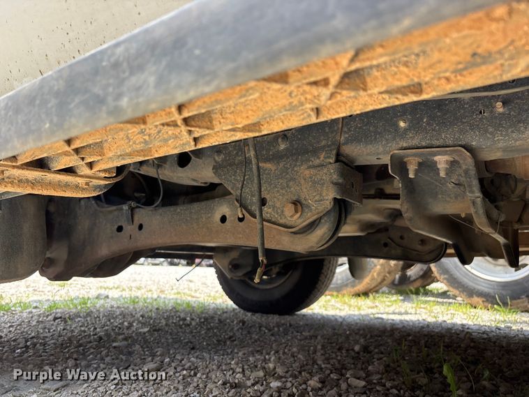 image for item FG0511 2011 Ford F350 Super Duty Crew Cab flatbed pickup truck