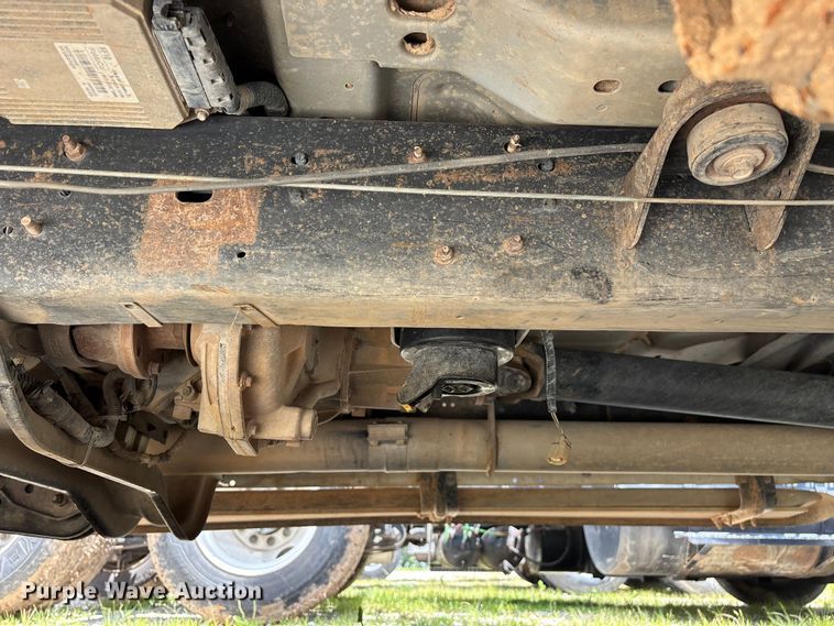 image for item FG0511 2011 Ford F350 Super Duty Crew Cab flatbed pickup truck