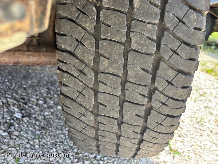 image for item FG0511 2011 Ford F350 Super Duty Crew Cab flatbed pickup truck