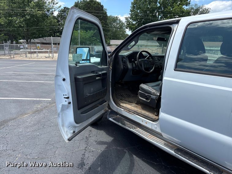 image for item FG0512 2012 Ford F250 Super Duty Crew Cab pickup truck
