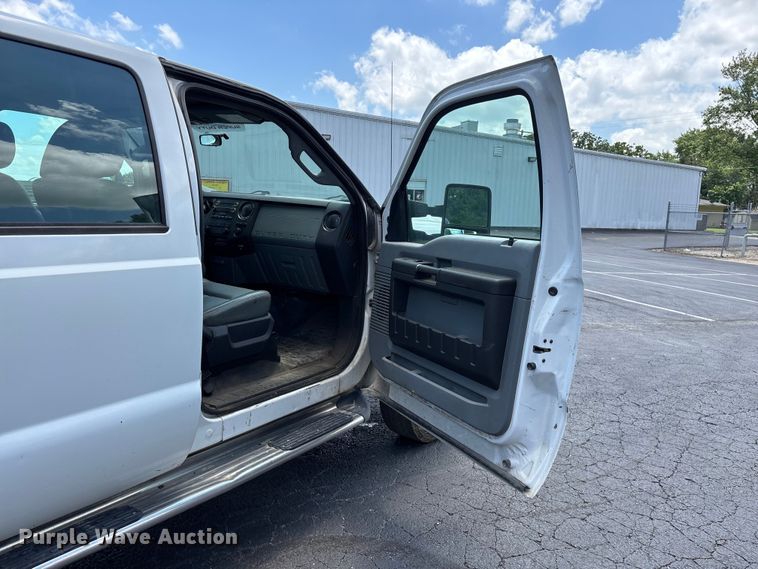 image for item FG0512 2012 Ford F250 Super Duty Crew Cab pickup truck