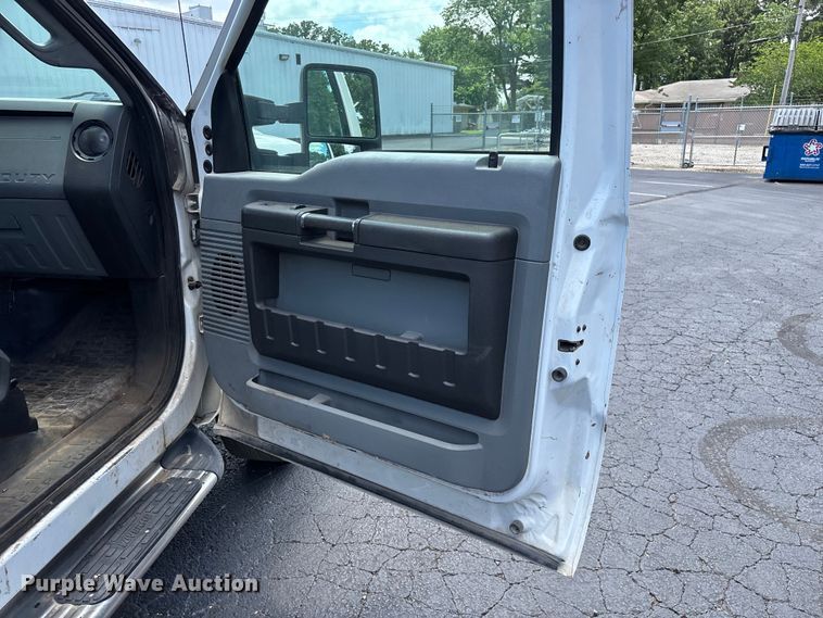 image for item FG0512 2012 Ford F250 Super Duty Crew Cab pickup truck