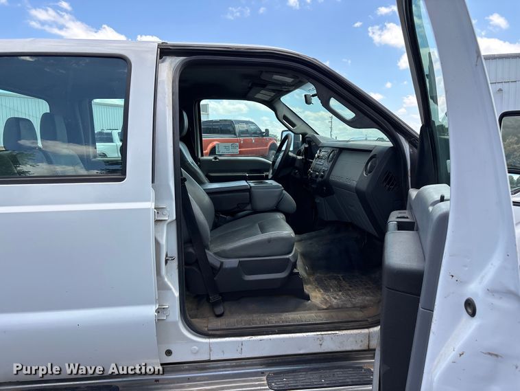 image for item FG0512 2012 Ford F250 Super Duty Crew Cab pickup truck