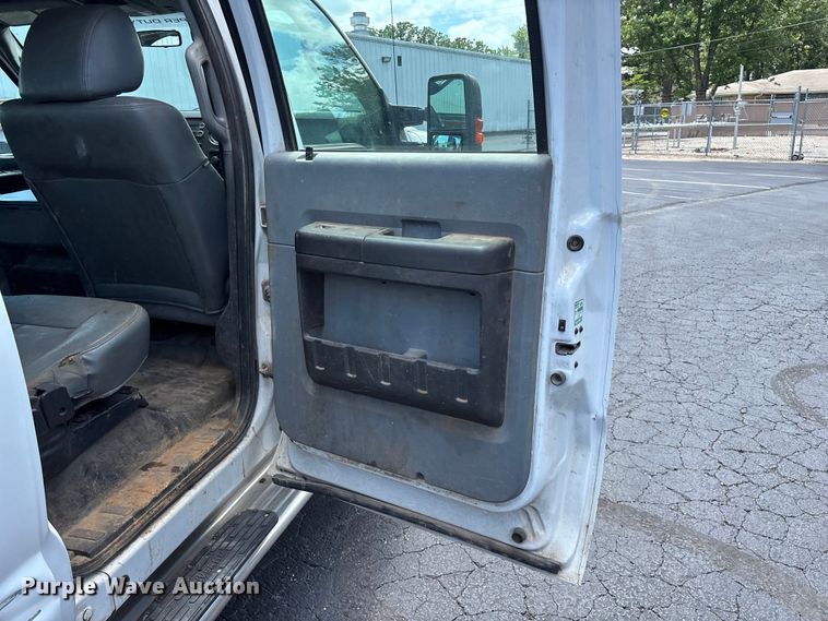 image for item FG0512 2012 Ford F250 Super Duty Crew Cab pickup truck