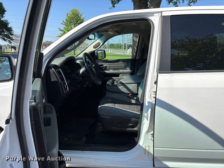 image for item FG0513 2019 RAM 1500 Crew Cab pickup truck