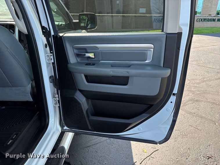 image for item FG0513 2019 RAM 1500 Crew Cab pickup truck