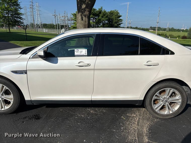 image for item FG0515 2019 Ford Taurus SEL 