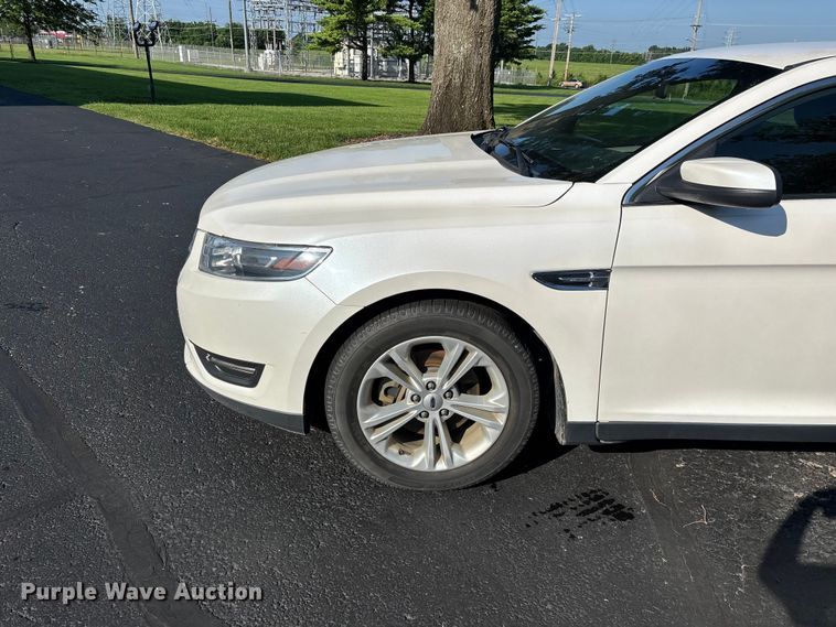 image for item FG0515 2019 Ford Taurus SEL 