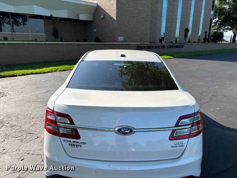 image for item FG0515 2019 Ford Taurus SEL 