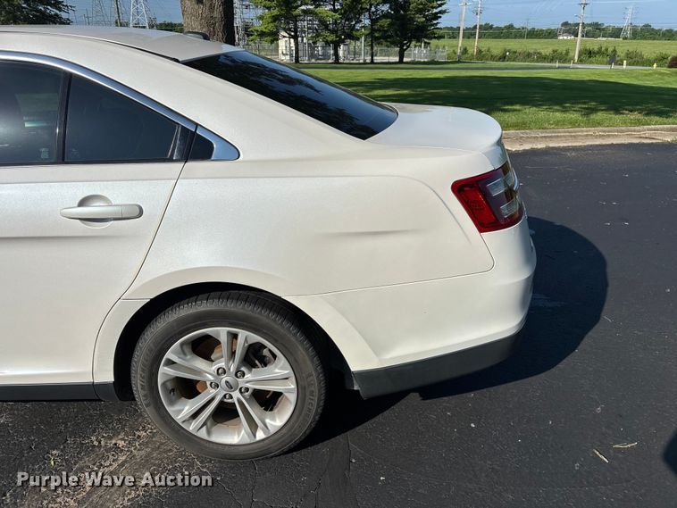 image for item FG0515 2019 Ford Taurus SEL 