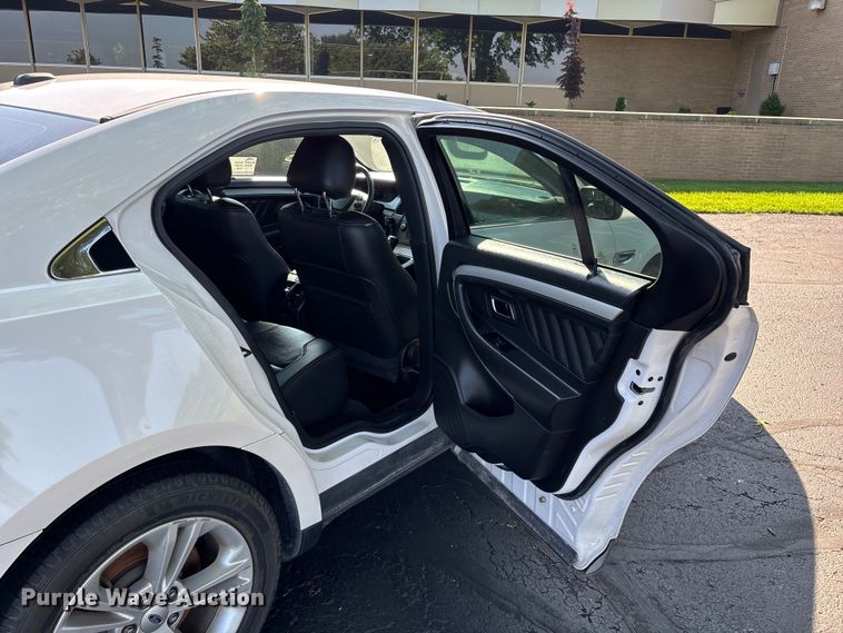 image for item FG0515 2019 Ford Taurus SEL 