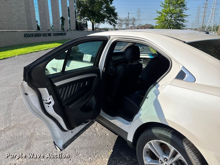 image for item FG0515 2019 Ford Taurus SEL 