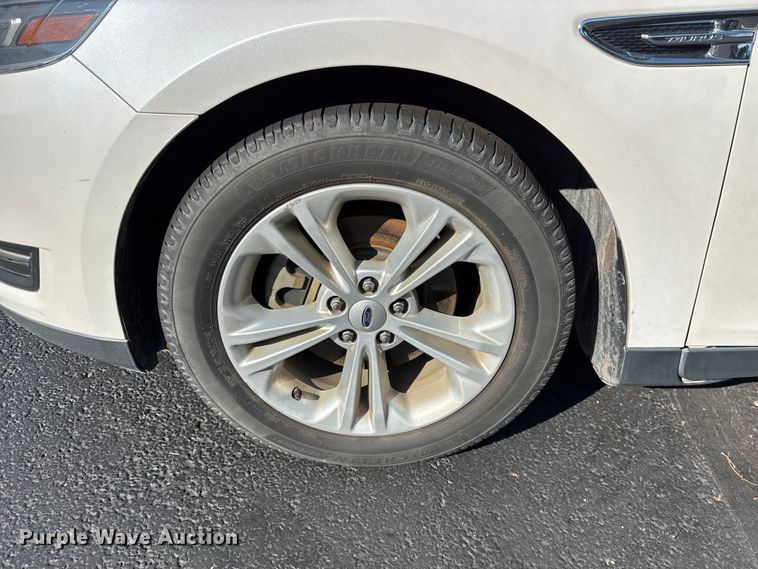 image for item FG0515 2019 Ford Taurus SEL 