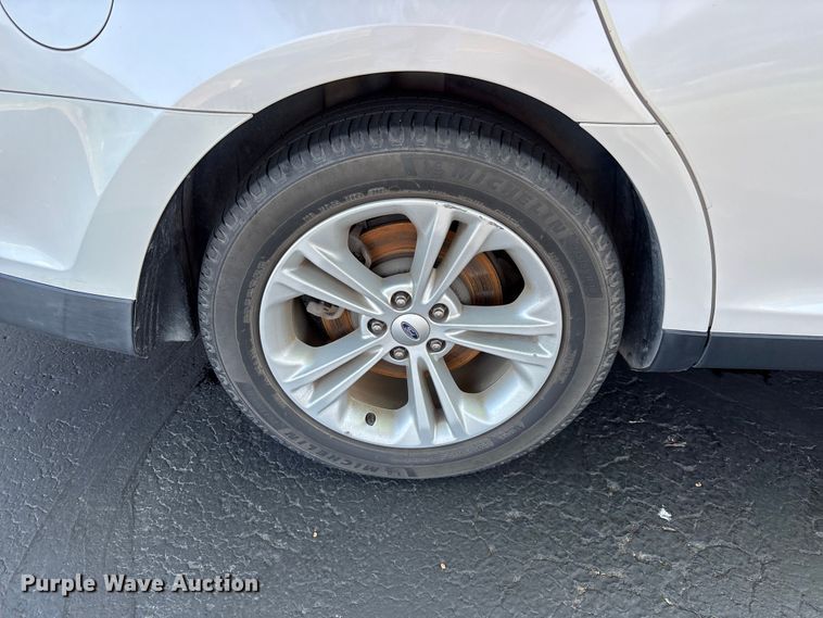 image for item FG0515 2019 Ford Taurus SEL 