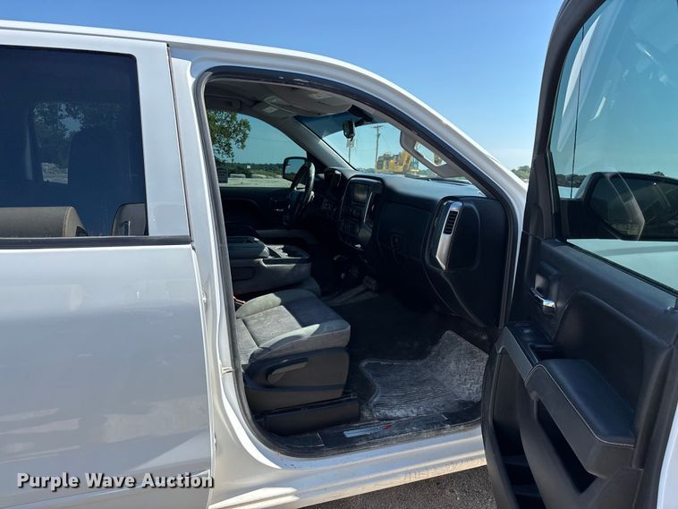 image for item FG0517 2015 Chevrolet Silverado 1500 Ext. Cab pickup truck cab and chassis