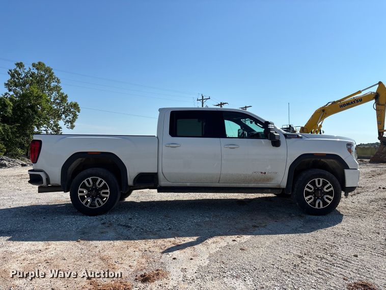 image for item FG0518 2023 GMC Sierra 3500HD Crew Cab pickup truck