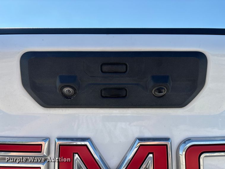 image for item FG0518 2023 GMC Sierra 3500HD Crew Cab pickup truck