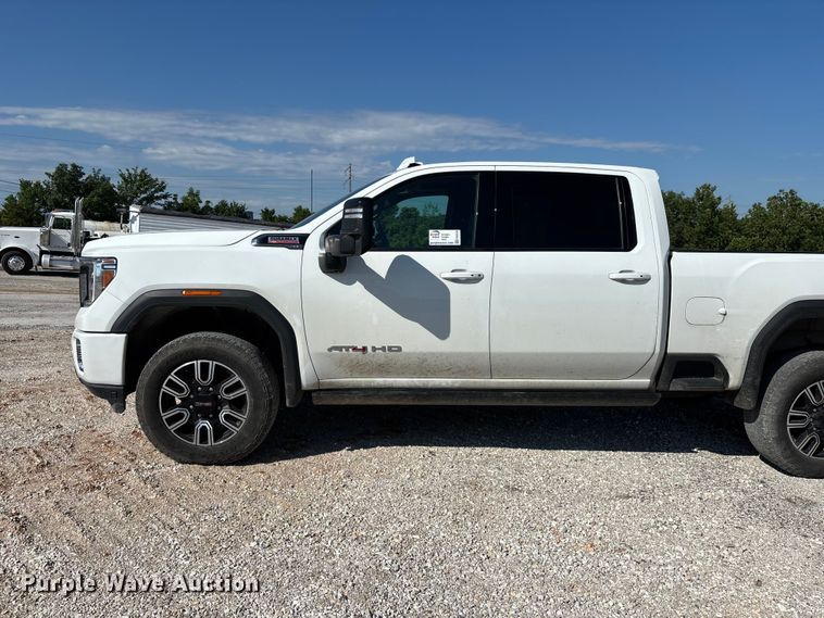image for item FG0518 2023 GMC Sierra 3500HD Crew Cab pickup truck