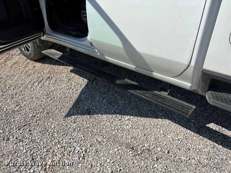 image for item FG0518 2023 GMC Sierra 3500HD Crew Cab pickup truck