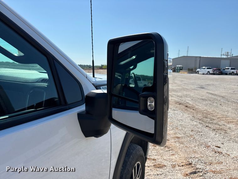 image for item FG0518 2023 GMC Sierra 3500HD Crew Cab pickup truck
