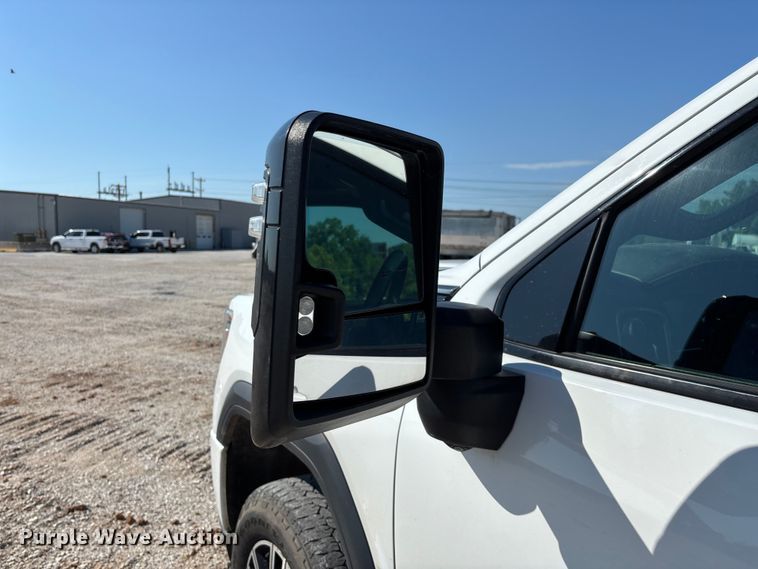 image for item FG0518 2023 GMC Sierra 3500HD Crew Cab pickup truck