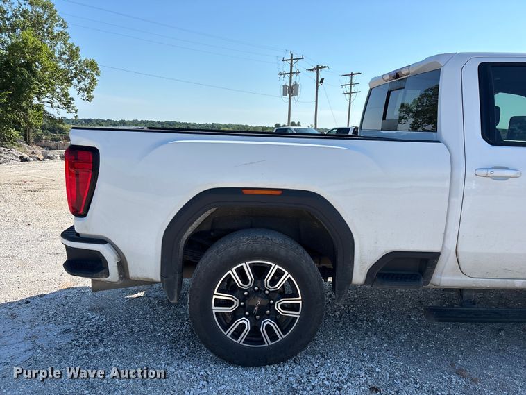 image for item FG0518 2023 GMC Sierra 3500HD Crew Cab pickup truck