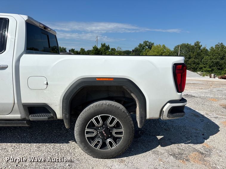 image for item FG0518 2023 GMC Sierra 3500HD Crew Cab pickup truck