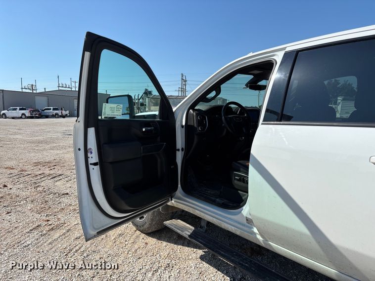 image for item FG0518 2023 GMC Sierra 3500HD Crew Cab pickup truck