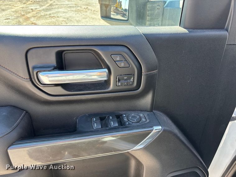 image for item FG0518 2023 GMC Sierra 3500HD Crew Cab pickup truck