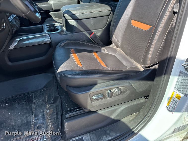 image for item FG0518 2023 GMC Sierra 3500HD Crew Cab pickup truck