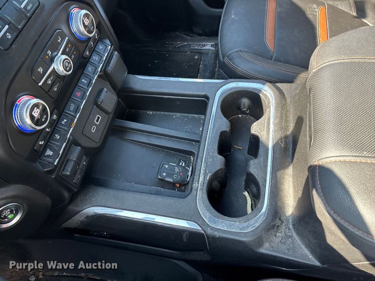 image for item FG0518 2023 GMC Sierra 3500HD Crew Cab pickup truck